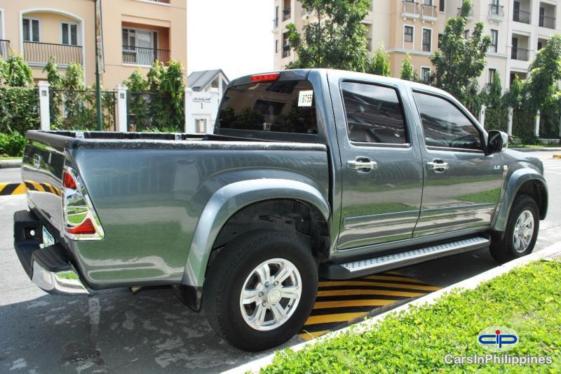 Isuzu D-Max in Metro Manila
