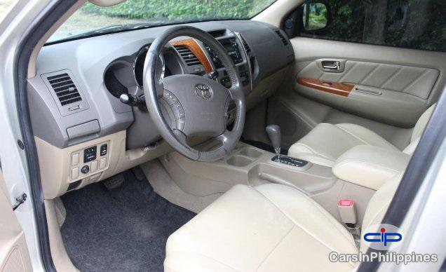 Toyota Fortuner Automatic 2010 - image 3