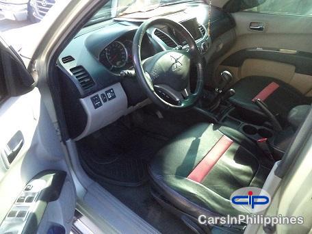 Mitsubishi Strada Manual 2009