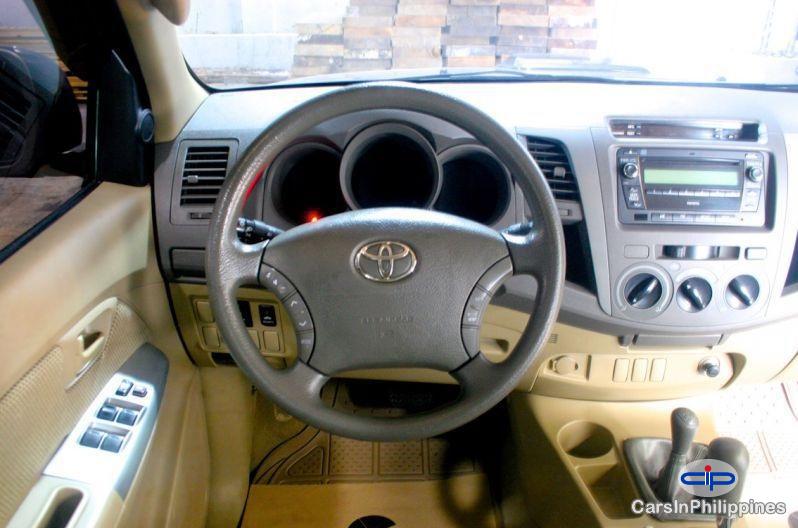 Toyota Hilux Automatic - image 3