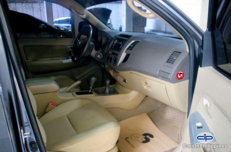 Toyota Hilux Automatic - image 4