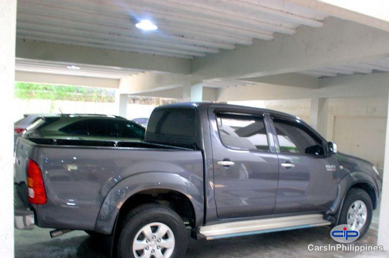 Toyota Hilux Automatic - image 8