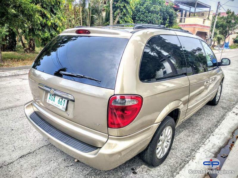 Chrysler Town n Country Automatic - image 10