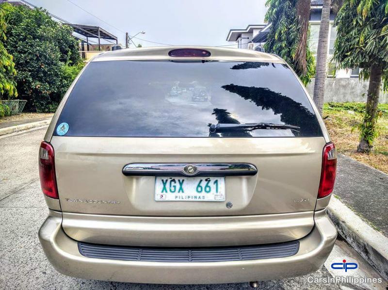 Chrysler Town n Country Automatic - image 12