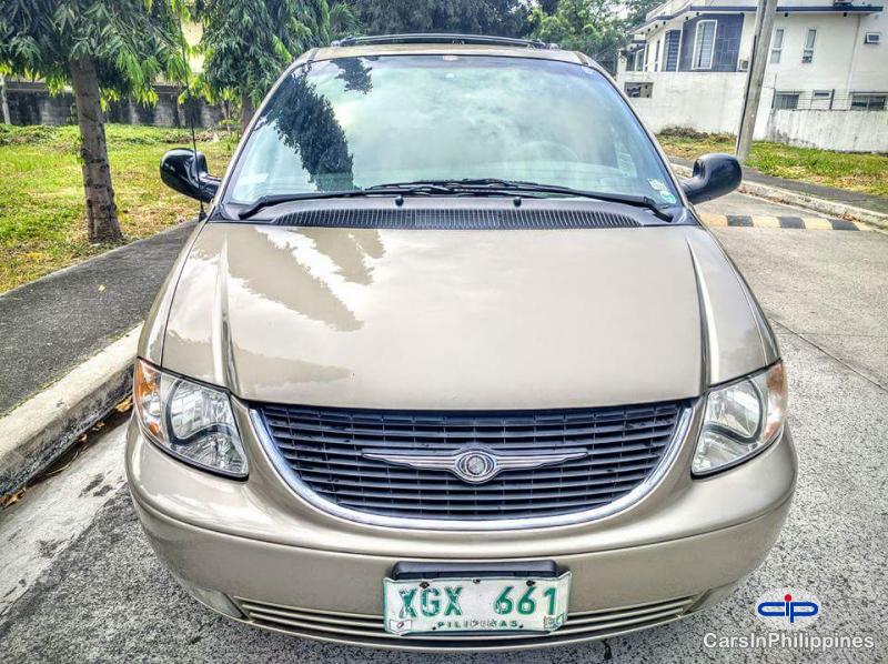 Chrysler Town n Country Automatic - image 2