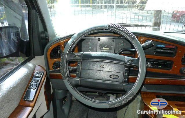 Ford Econoline Automatic - image 3