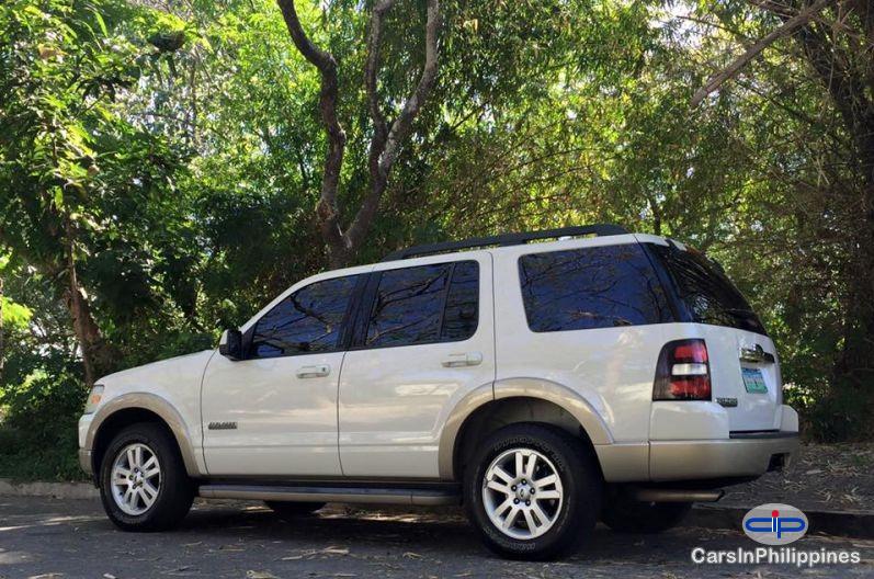 Ford Explorer Automatic - image 10