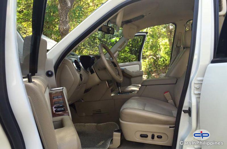 Ford Explorer Automatic - image 3