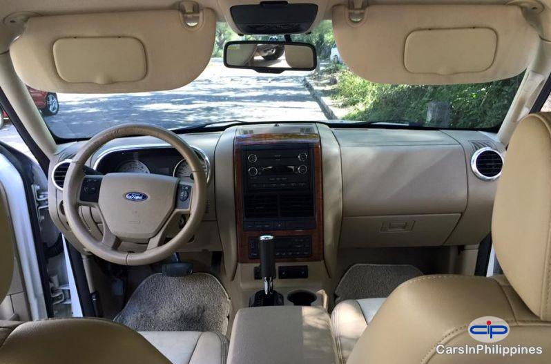Ford Explorer Automatic - image 5