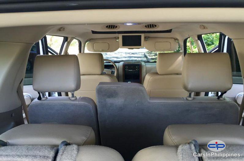 Ford Explorer Automatic - image 6