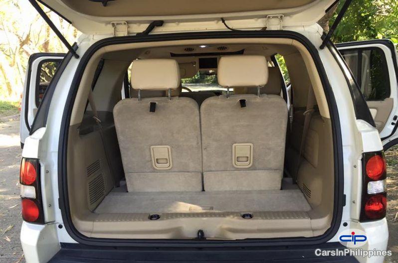 Ford Explorer Automatic - image 9