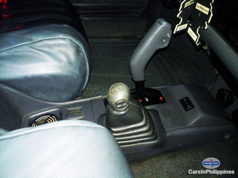 Toyota Hilux Automatic - image 10