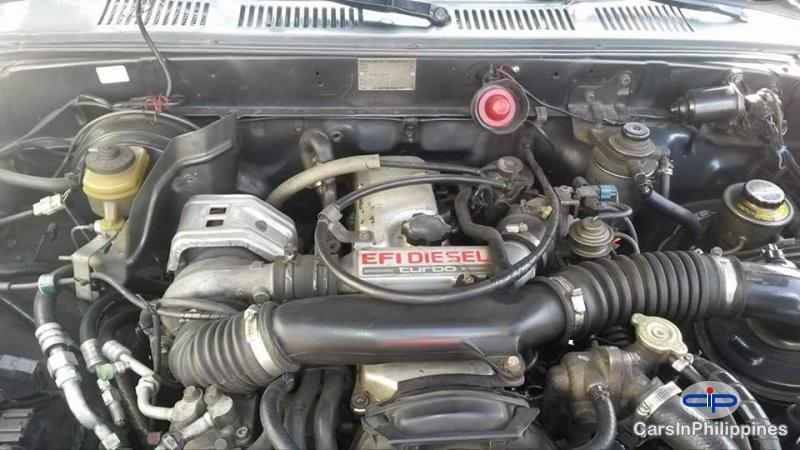 Toyota Hilux Automatic - image 11