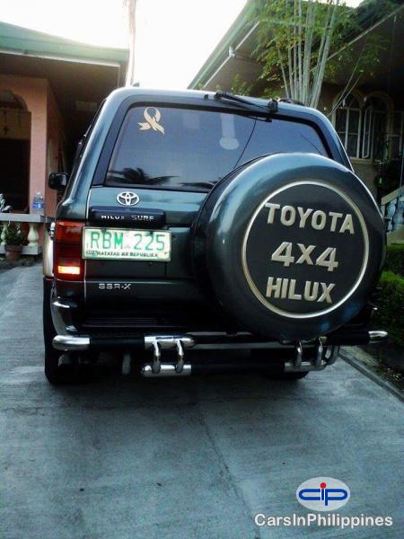 Toyota Hilux Automatic - image 12