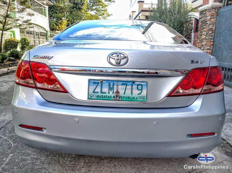 Toyota Camry Automatic - image 11