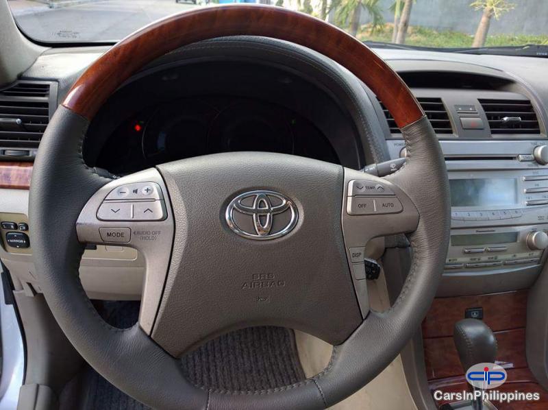 Toyota Camry Automatic - image 4