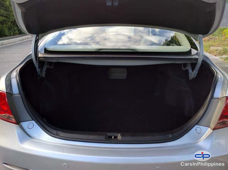 Toyota Camry Automatic - image 9