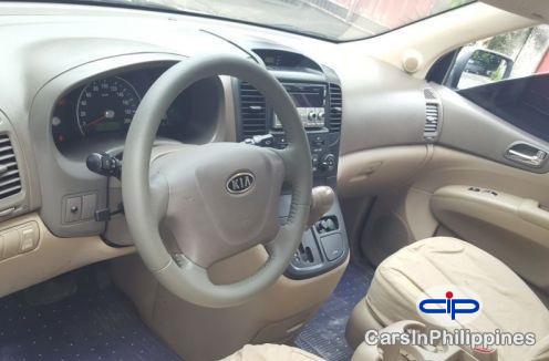 Kia Carnival Automatic 2009 - image 4