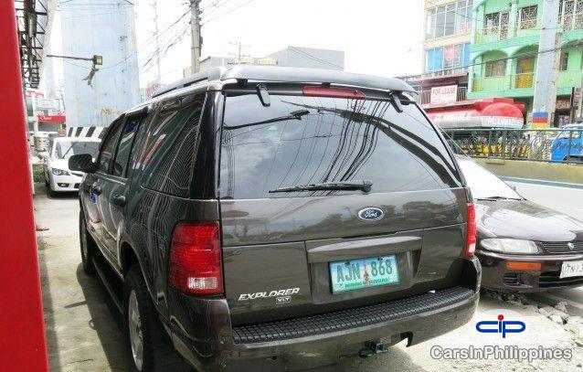 Ford Explorer Automatic - image 9