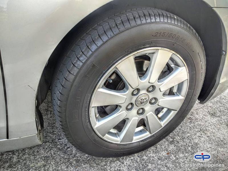 Toyota Camry Automatic - image 11