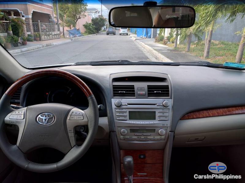 Toyota Camry Automatic - image 9
