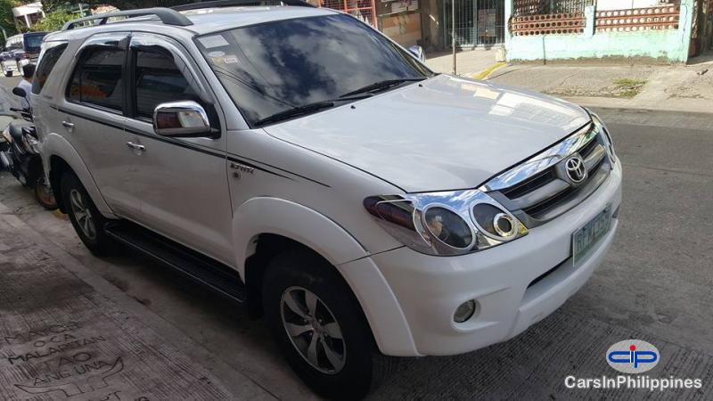 Toyota Fortuner Automatic - image 2