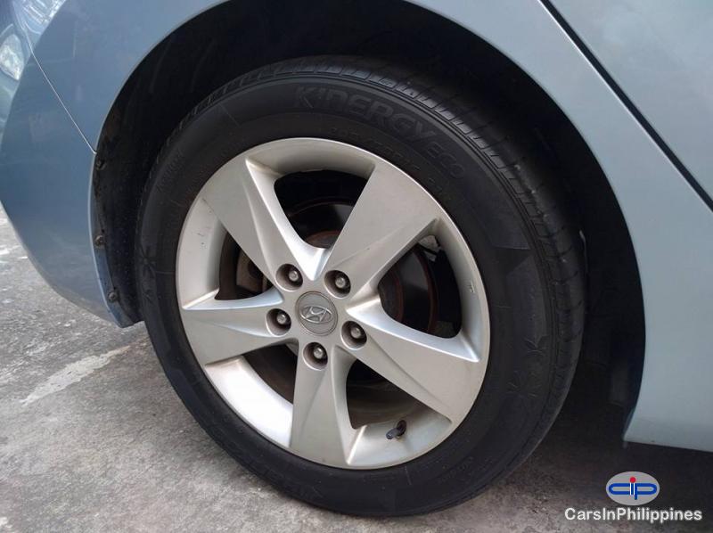 Hyundai Elantra Automatic - image 11