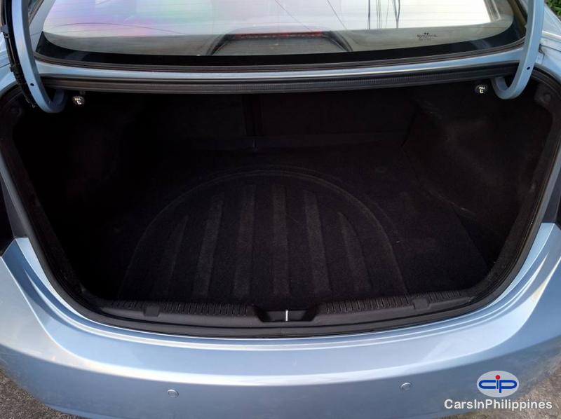 Hyundai Elantra Automatic - image 6