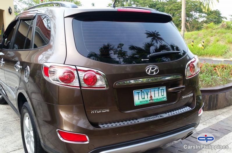 Hyundai Santa Fe Automatic - image 9