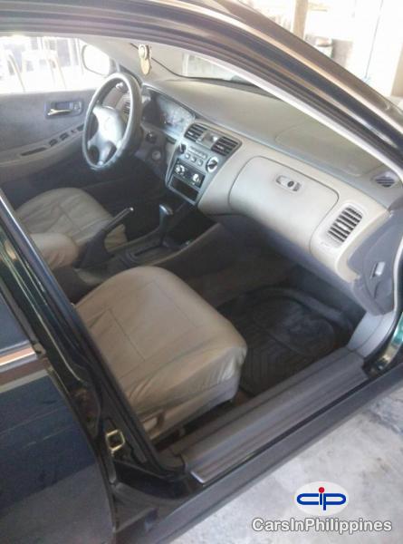 Honda Accord Automatic - image 9