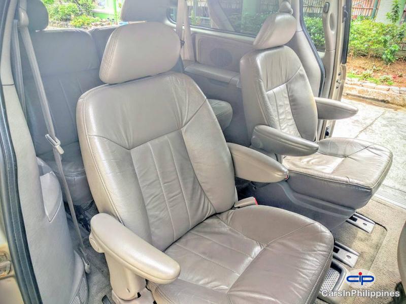 Chrysler Town n Country Automatic - image 10