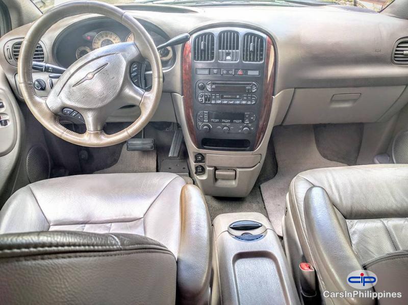 Chrysler Town n Country Automatic - image 11