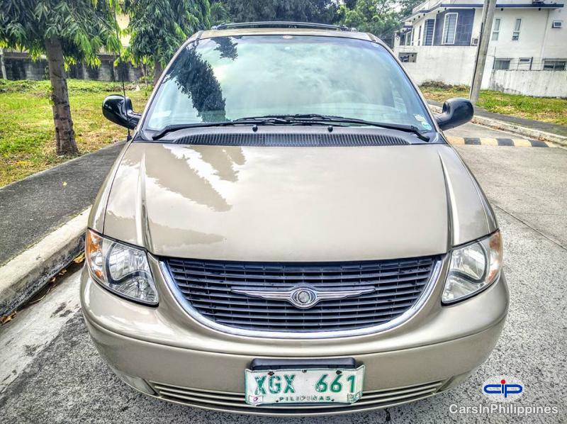 Chrysler Town n Country Automatic - image 2