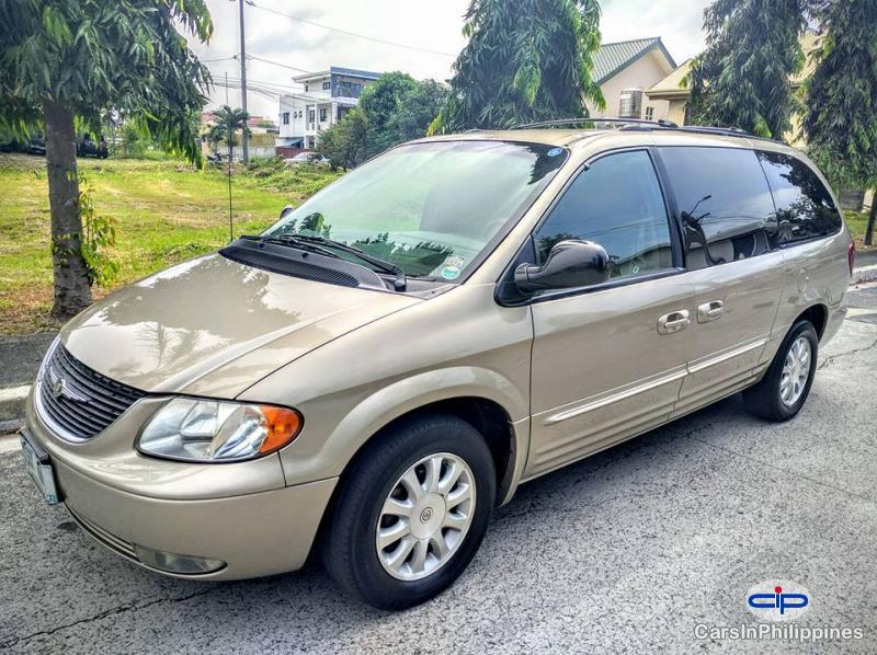 Chrysler Town n Country Automatic - image 3