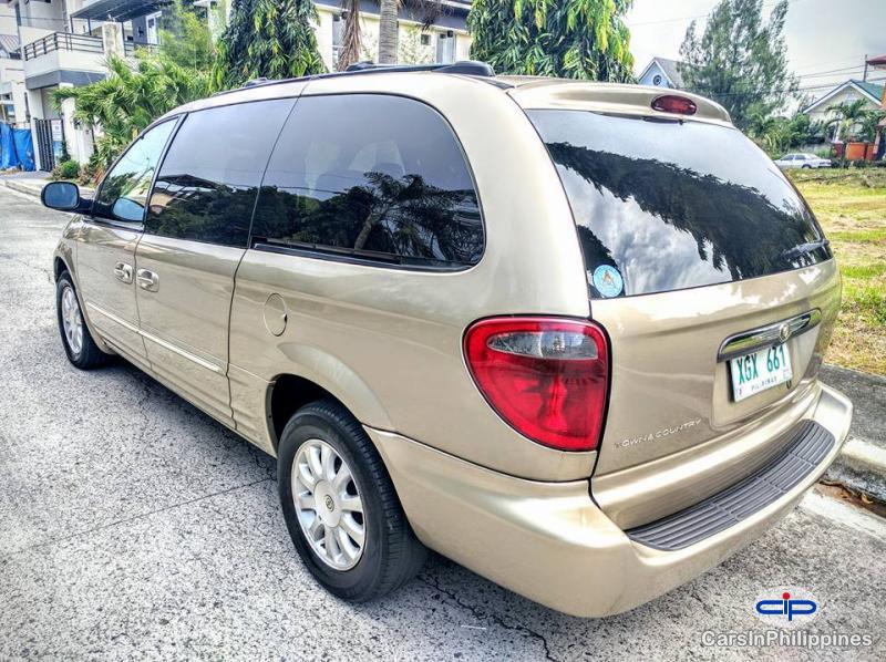 Chrysler Town n Country Automatic - image 5
