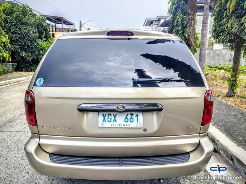 Chrysler Town n Country Automatic - image 6