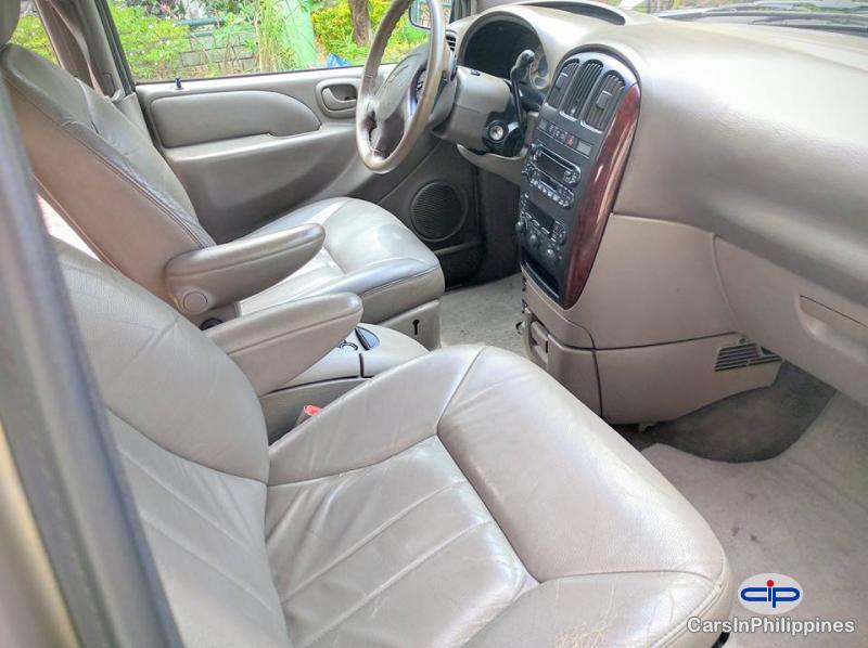 Chrysler Town n Country Automatic - image 9