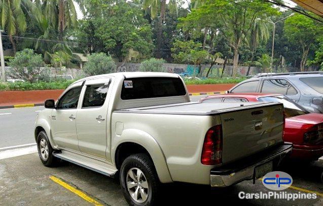 Toyota Hilux Automatic - image 12