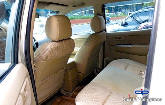 Toyota Hilux Automatic - image 9