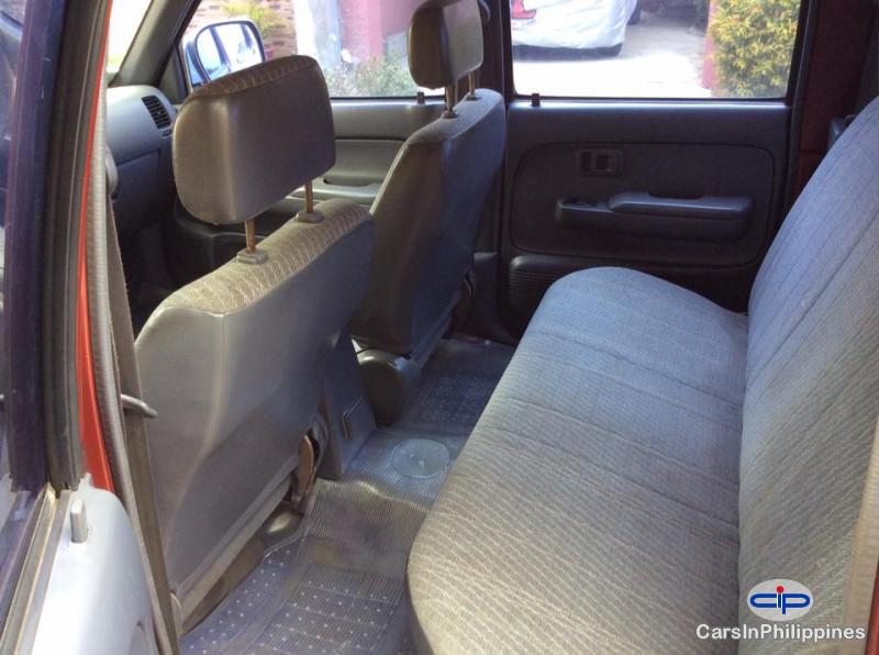 Toyota Hilux Automatic 1999 - image 3