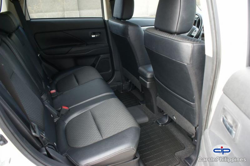 Mitsubishi Outlander Automatic 2014 - image 3