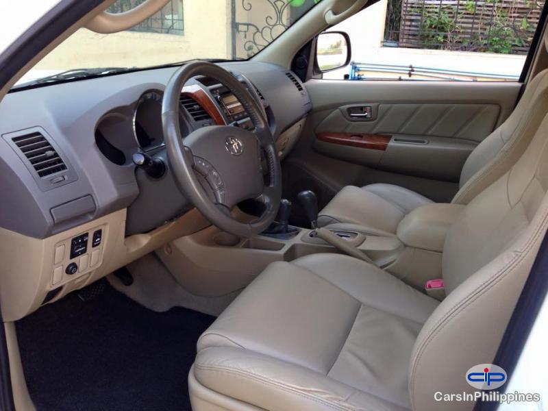 Toyota Fortuner Automatic 2010 - image 4