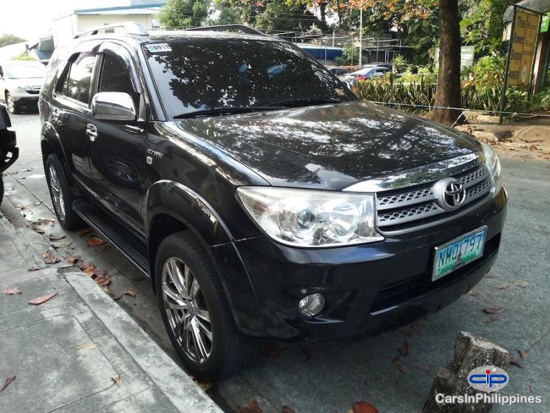 Picture of Toyota Fortuner Automatic 2010