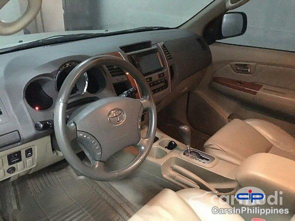Toyota Fortuner Automatic 2010 - image 3