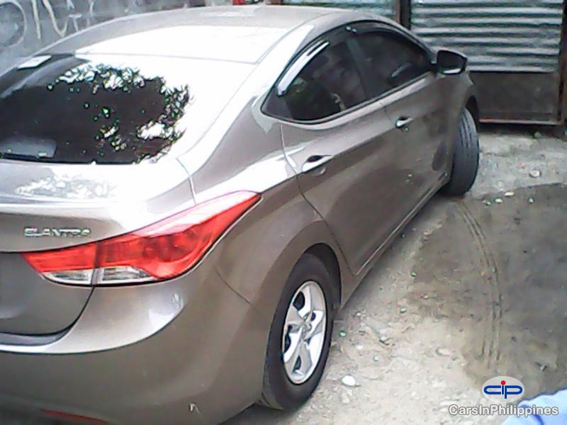 Hyundai Elantra - image 4