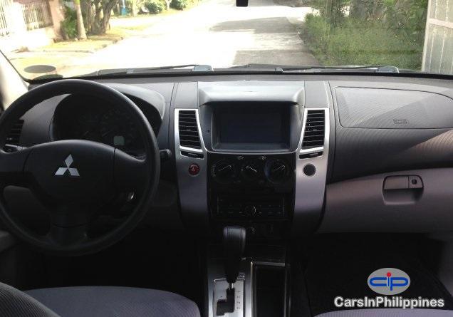 Mitsubishi Montero Sport Automatic 2013 - image 3