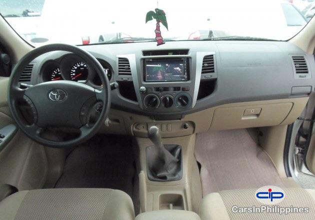 Toyota Hilux Manual 2010 - image 3