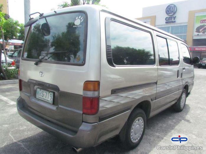 Toyota Hiace - image 2