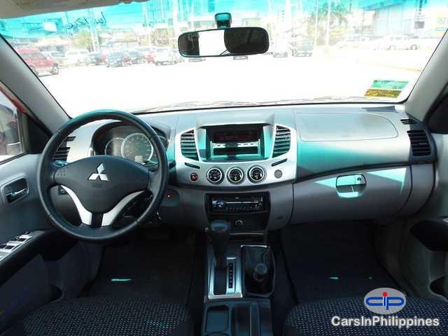 Mitsubishi Strada Automatic 2011