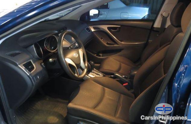 Hyundai Elantra - image 2